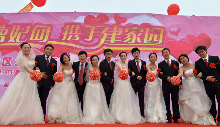 曹妃甸62对新人举行集体婚礼(组图)